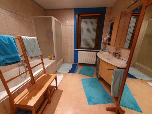 Chambre Roomy and peaceful private room with shared bathroom image 8