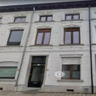 Sala Ruim kot met veel licht te huur, meer dan 16m²  Kapucijnenvoer 157 gem. gerenoveerde ingerichte keuken, toilet en douche imagem 3