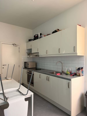 Zimmer Modern studentenkot te huur in hartje Leuven – 16,5 m² met eigen sanitair Bild 13