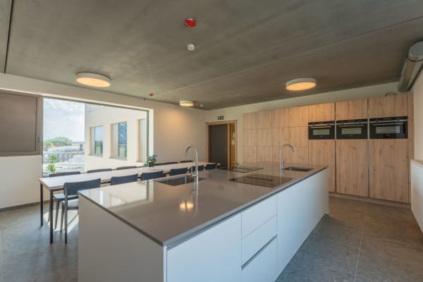 Kamer MODERN AND FURNISHED ROOM INCL PRIVATE BATHROOM foto 5