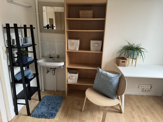 Sala Gezellige studentenkamer in het groen imagem 3