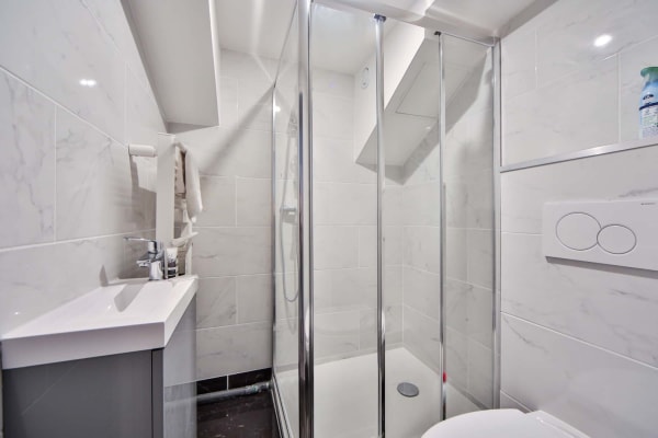 Sala Room for rent Ideal for student or young worker imagem 3