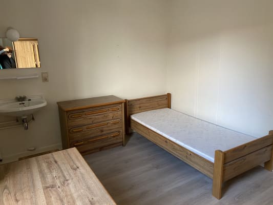 Apartamento Gezellig gebouw met zes koten, gemeenschappelijke keuken en een binnenkoer imagem 4