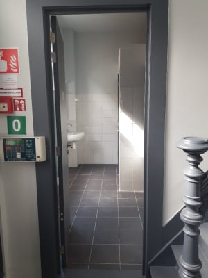 Sala Perfect onderhouden kamer(kot 202) in kleinschalig rustig studentenhuis (4 koten) met TopKot label. imagem 16