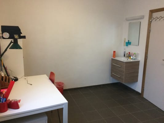 Chambre kot à louer pour un ou une étudiante uniquement image 2