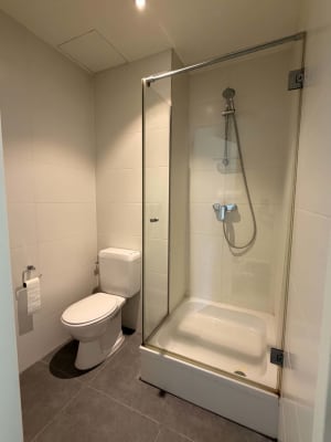 Zimmer Modern studentenkot te huur in hartje Leuven – 16,5 m² met eigen sanitair Bild 7