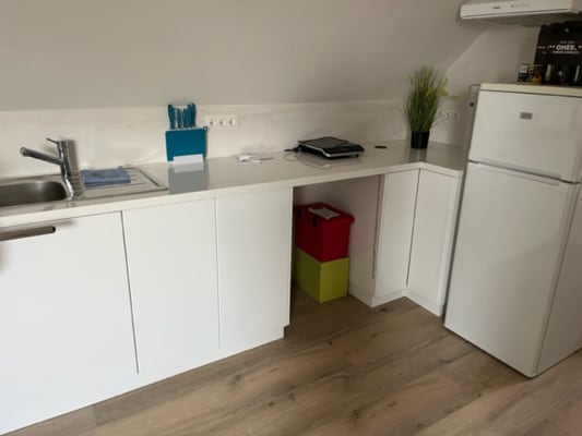 Studio rustige omgeving, dicht bij het station en de scholen foto 4