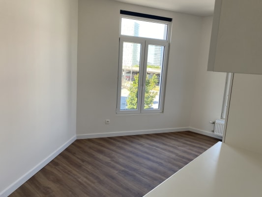 Sala grote  kamer  met eigen badkamer imagem 2