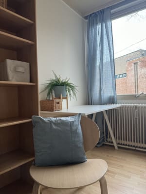 Sala Gezellige studentenkamer in het groen imagem 4