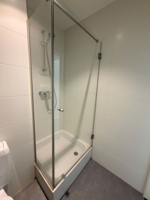 Zimmer Modern studentenkot te huur in hartje Leuven – 16,5 m² met eigen sanitair Bild 3