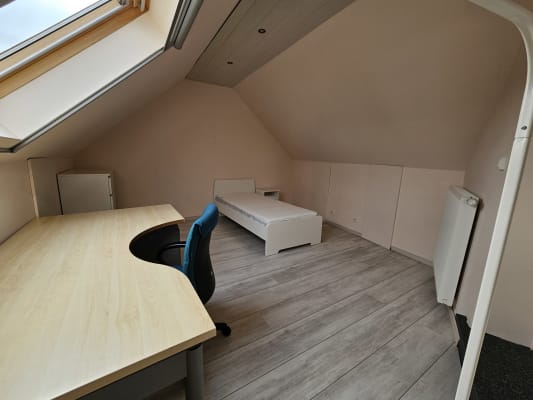 Oda Ideaal gelegen en volledig bemeubeld! resim 5