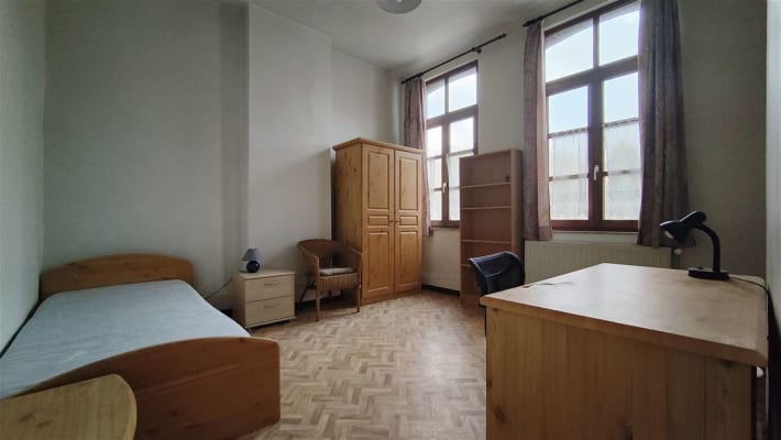 Chambre chambre d'étudiant dans un immeuble de 7 kots image 8