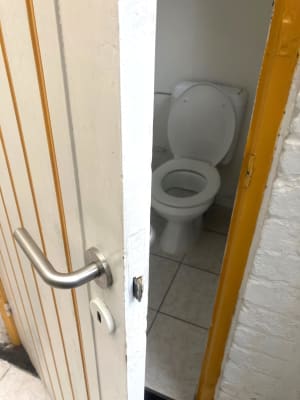 Sala Lichte, ruime kamers in rustige straat dicht bij campus Diergeneeskunde. imagem 6