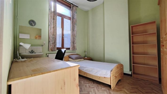 Chambre chambre d'étudiant dans un immeuble de 7 kots image 9
