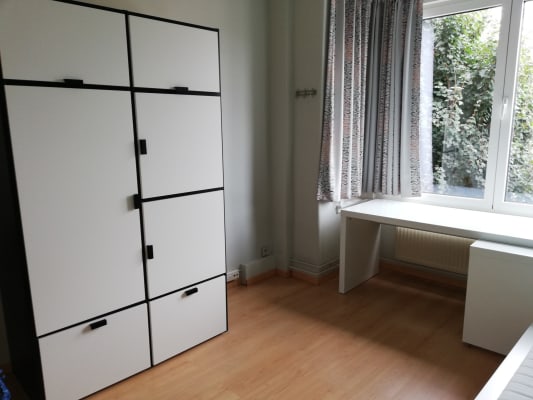 Kamer kamer met gemeenschappelijke douche, toilet en keuken foto 2