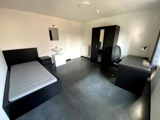 Sala Nieuw gerenoveerde studentenkamers 2026 – Geel (eigen douche + wc op kamer) imagem 1