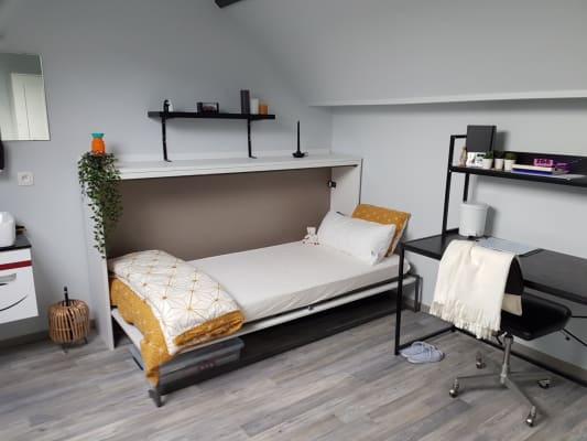 Sala Perfect onderhouden kamer(kot 202) in kleinschalig rustig studentenhuis (4 koten) met TopKot label. imagem 7