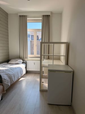 Zimmer Modern studentenkot te huur in hartje Leuven – 16,5 m² met eigen sanitair Bild 2