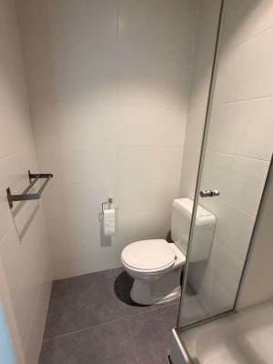 Zimmer Modern studentenkot te huur in hartje Leuven – 16,5 m² met eigen sanitair Bild 8