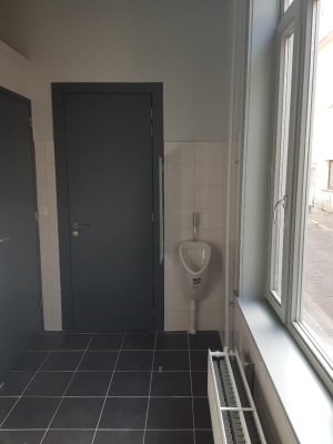 Sala Perfect onderhouden kamer(kot 202) in kleinschalig rustig studentenhuis (4 koten) met TopKot label. imagem 4