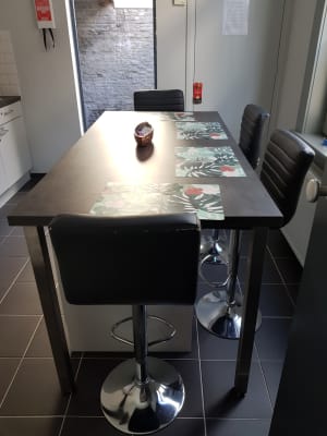 Sala Perfect onderhouden kamer(kot 202) in kleinschalig rustig studentenhuis (4 koten) met TopKot label. imagem 10