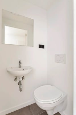 Oda Moderne kamer met eigenbadkamer in gerenoveerd gebouw resim 9