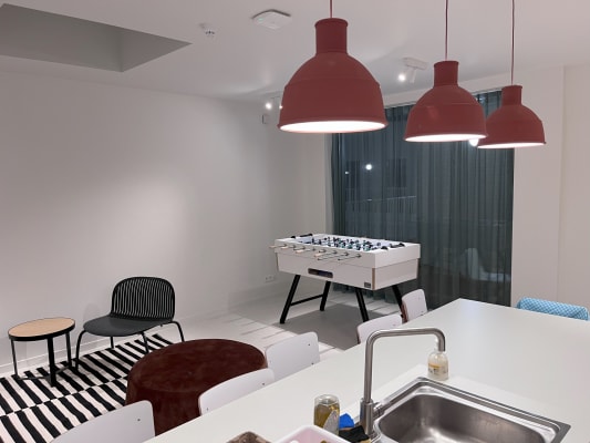 Sala NIEUWBOUW KAMER MET EIGEN SANITAIR TE HUUR TOPLOCATIE ACADEMIEJAAR 2026-2027! imagem 3