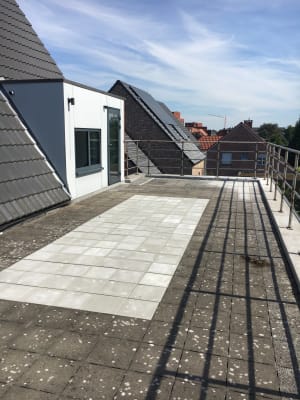 Sala Nieuw gerenoveerde studentenkamers 2026 – Geel (eigen douche + wc op kamer) imagem 1