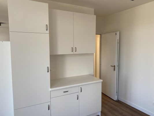 Sala grote  kamer  met eigen badkamer imagem 7