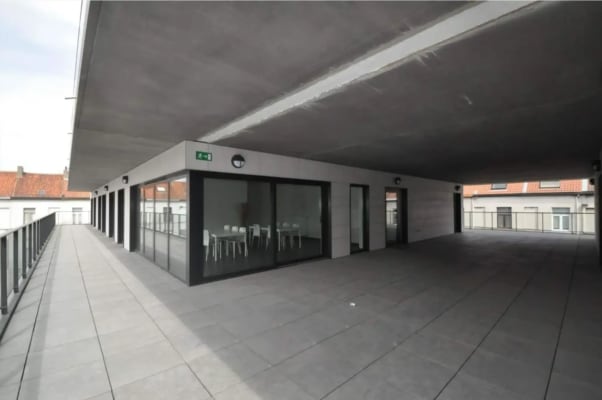 Stüdyo Rustig gelegen bemeubelde kamer met eigen douche, lavabo en frigo. Grote gemeenschappelijke keuken/living + fietsberging resim 4