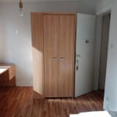 Sala Ruim kot met veel licht te huur, meer dan 16m²  Kapucijnenvoer 157 gem. gerenoveerde ingerichte keuken, toilet en douche imagem 17