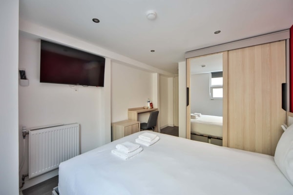 Sala Room for rent Ideal for student or young worker imagem 1