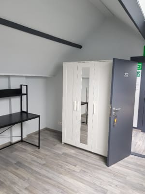 Sala Perfect onderhouden kamer(kot 202) in kleinschalig rustig studentenhuis (4 koten) met TopKot label. imagem 8