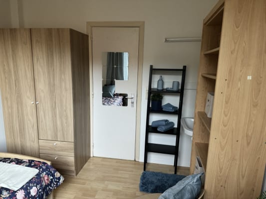 Sala Gezellige studentenkamer in het groen imagem 2