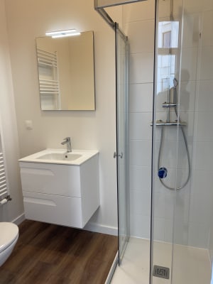 Sala grote  kamer  met eigen badkamer imagem 6