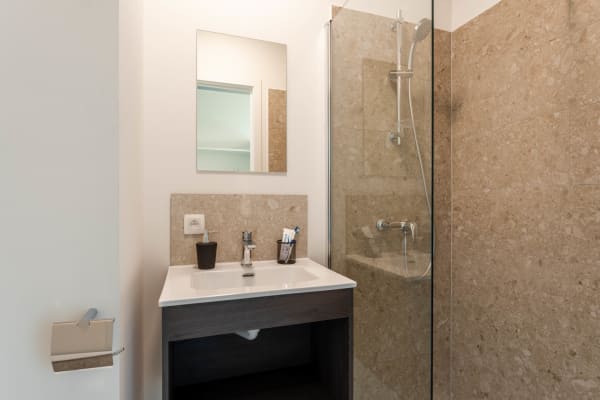 Oda MODERN AND FURNISHED ROOM INCL PRIVATE BATHROOM resim 7