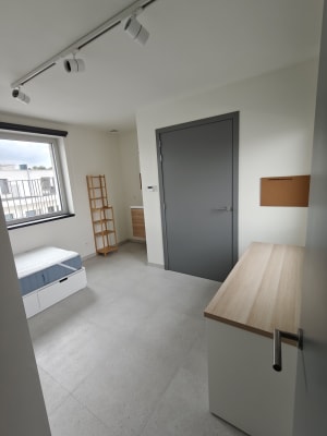 Camera Beschikbaar voor zomermaand: gloednieuwe studentenkamer met eigen sanitair Immagine 3