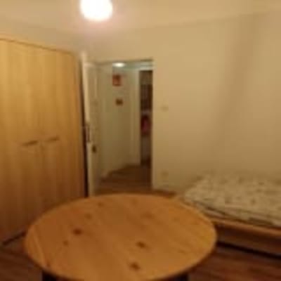 Sala Ruim kot met veel licht te huur, meer dan 16m²  Kapucijnenvoer 157 gem. gerenoveerde ingerichte keuken, toilet en douche imagem 5
