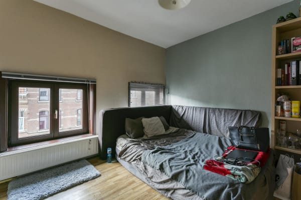Sala Ruim kot met veel licht te huur, meer dan 16m²  Kapucijnenvoer 157 gem. gerenoveerde ingerichte keuken, toilet en douche imagem 20