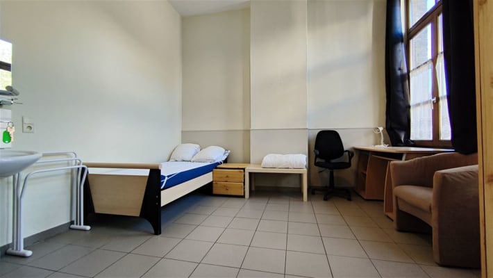 Chambre chambre d'étudiant dans un immeuble de 7 kots image 4