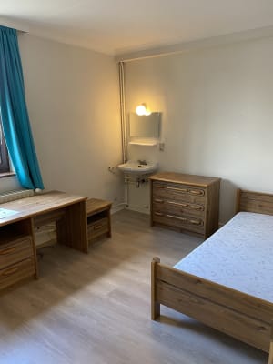 Apartamento Gezellig gebouw met zes koten, gemeenschappelijke keuken en een binnenkoer imagem 2