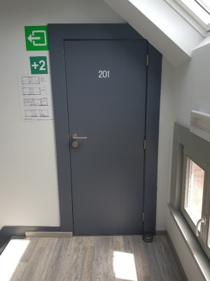 Sala Perfect onderhouden kamer(kot 202) in kleinschalig rustig studentenhuis (4 koten) met TopKot label. imagem 11