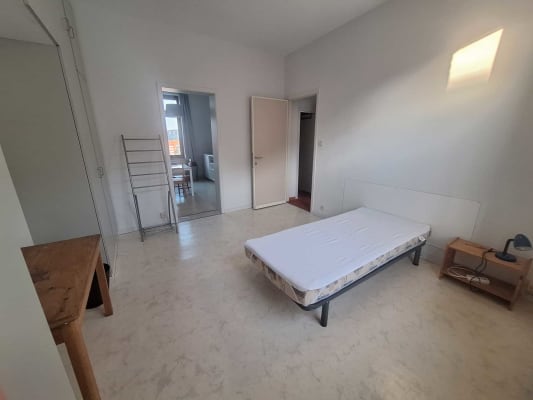 Kamer STUDIO 40 M² TRÈS CALME CHEZ L'HABITANT QUARTIER HERBATTE foto 8