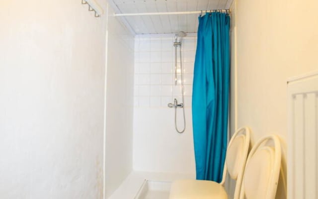 Kamer Room with shared bath/shower and shared toilet foto 2