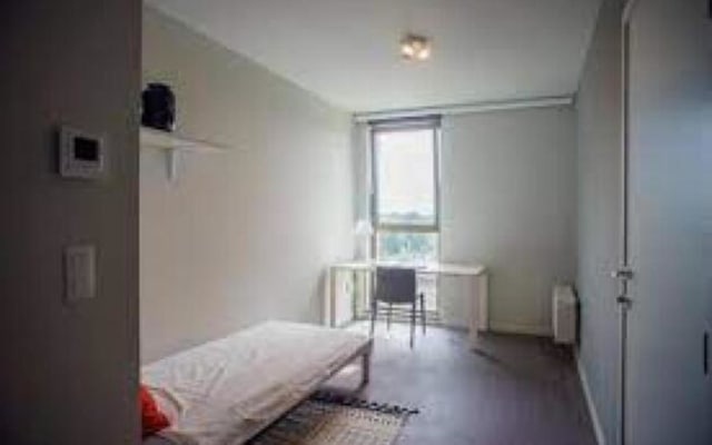 Oda Room with private shower/bath and private toilet resim 3