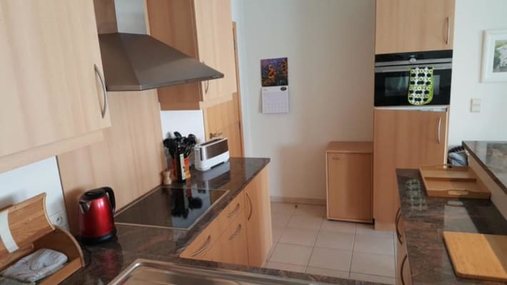 Camera Goed gelegen en ruim appartement. Op wandelafstand van openbaar vervoer, park en winkels. Te delen met kotgenoot Immagine 2