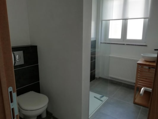 Apartman Een leuke woning in Charleroi van 75m² aan € 430 per maand resim 2