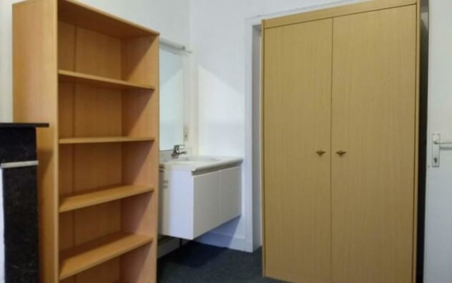 Kamer Room with shared bath/shower and shared toilet foto 3