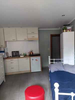 Sala Lichte kamer met keuken en buitenruimte imagem 3
