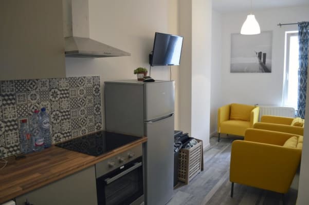 Room Een leuke woonst in Charleroi van 15m² aan € 450 per maand image 2